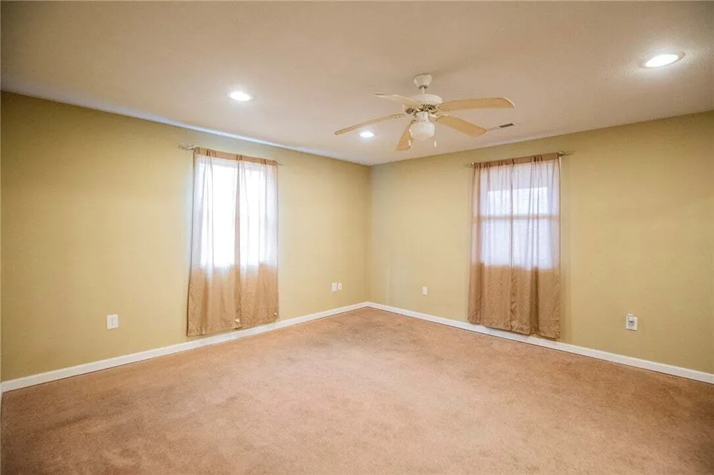 587 Pine Tree Dr, Pineville, MO 64856