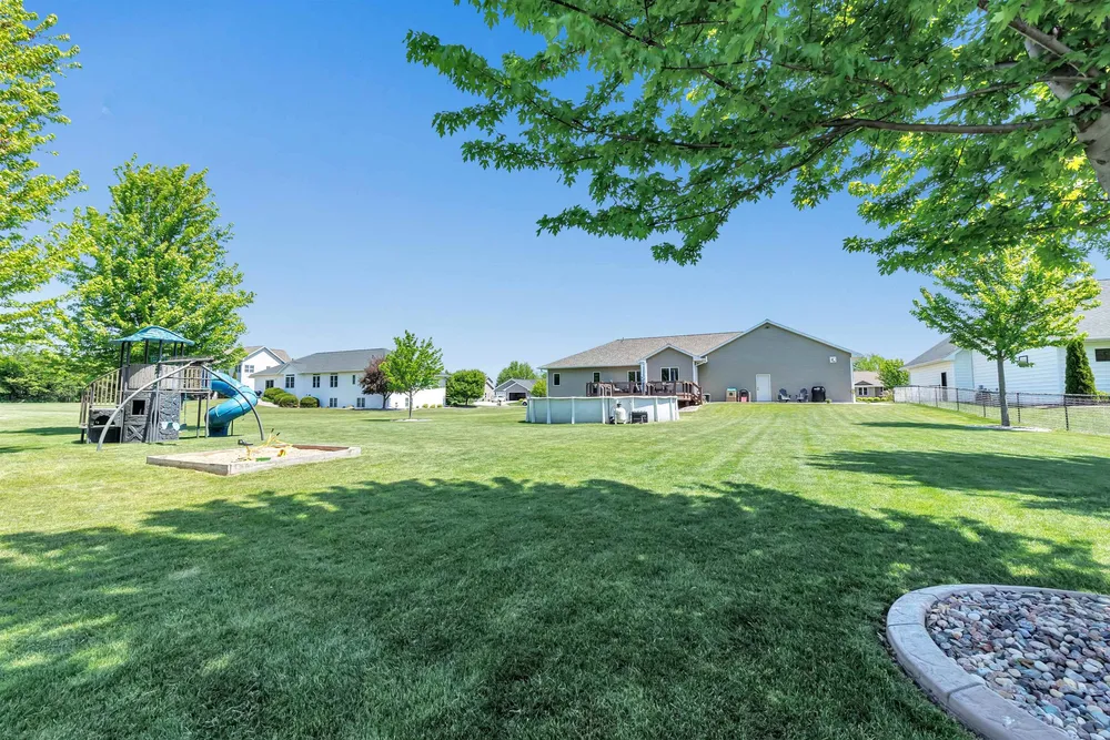 3660 Euro Ln, De Pere, WI 54115