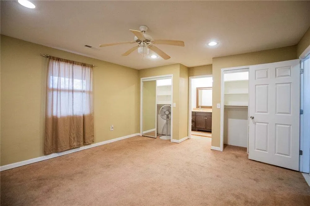 587 Pine Tree Dr, Pineville, MO 64856