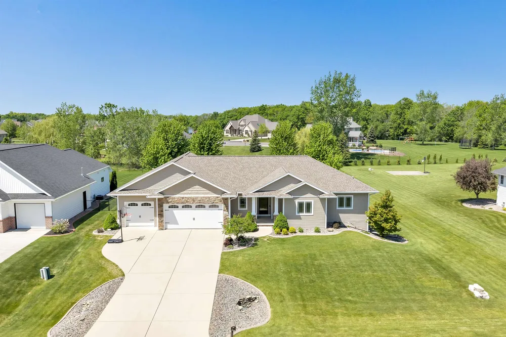 3660 Euro Ln, De Pere, WI 54115