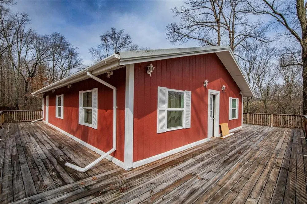 587 Pine Tree Dr, Pineville, MO 64856