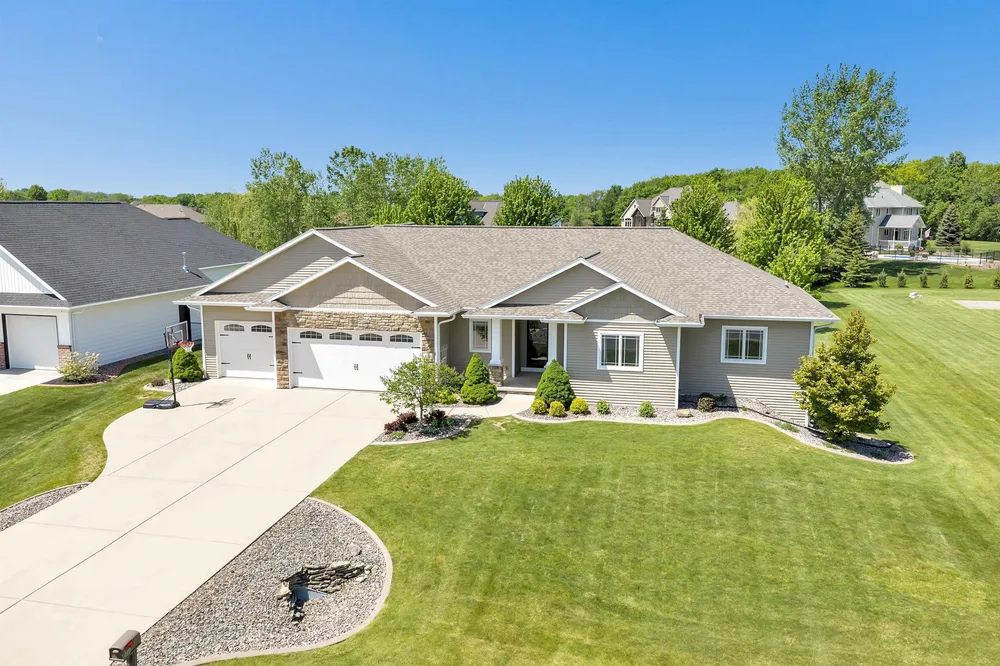 3660 Euro Ln, De Pere, WI 54115