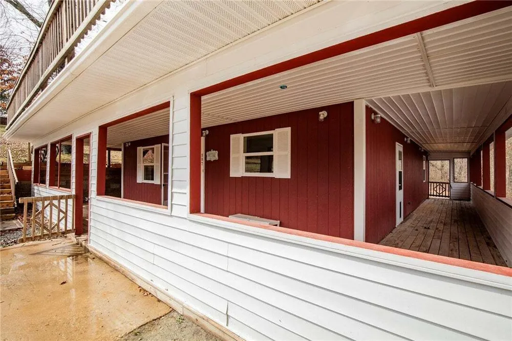 587 Pine Tree Dr, Pineville, MO 64856