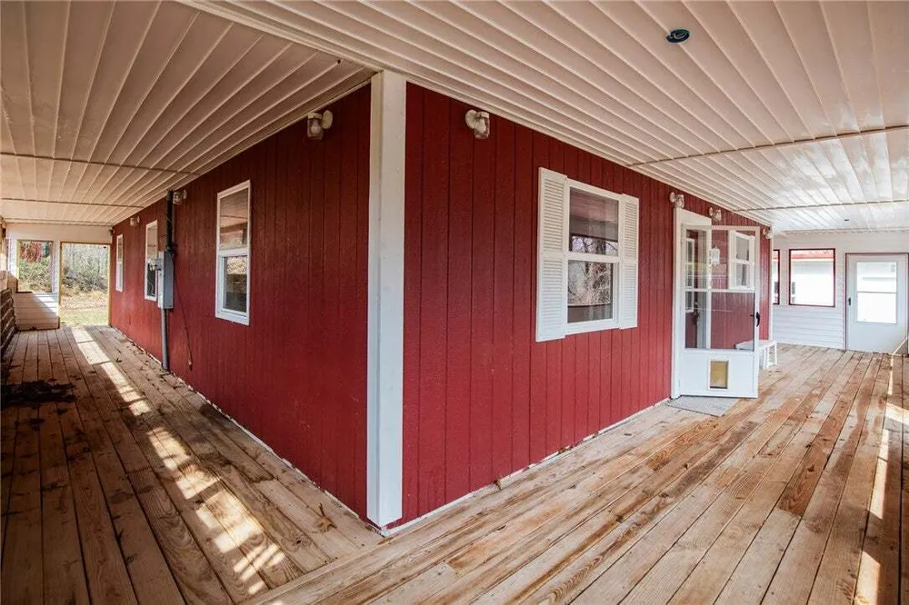 587 Pine Tree Dr, Pineville, MO 64856