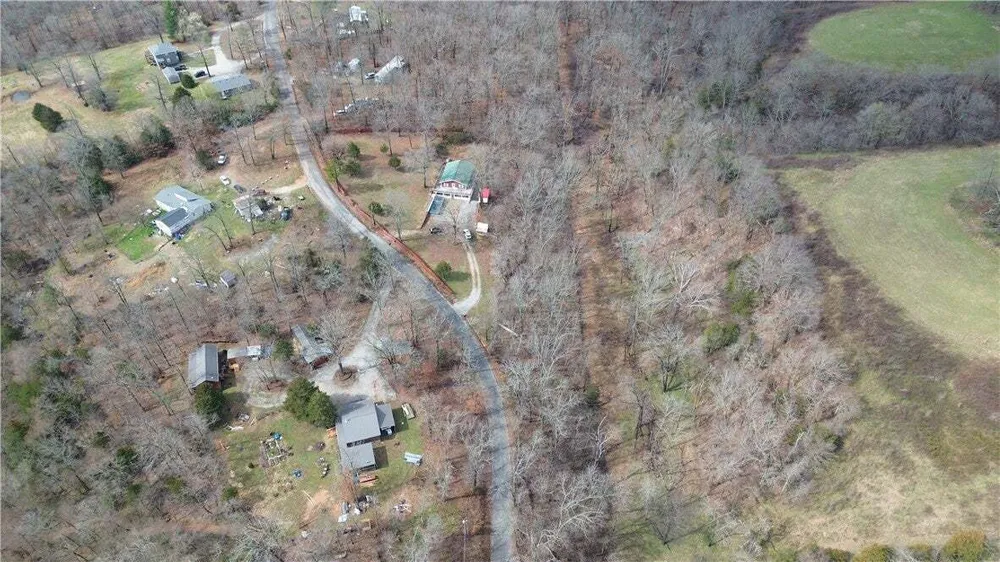 587 Pine Tree Dr, Pineville, MO 64856