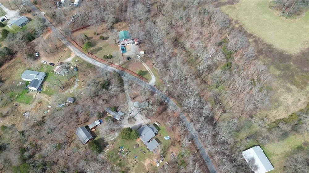 587 Pine Tree Dr, Pineville, MO 64856