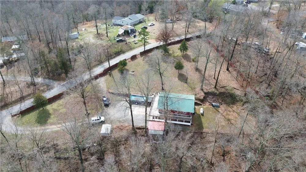 587 Pine Tree Dr, Pineville, MO 64856