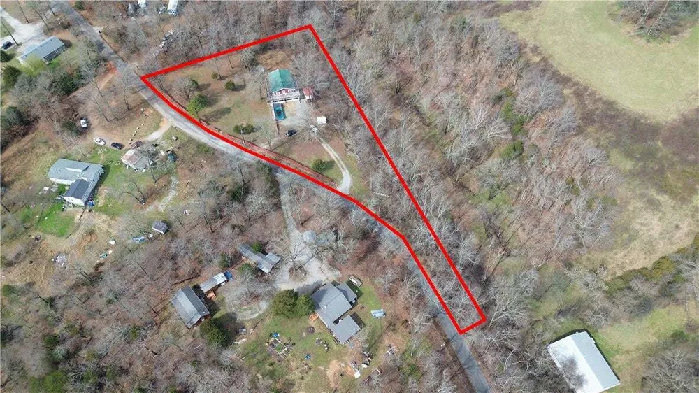 587 Pine Tree Dr, Pineville, MO 64856