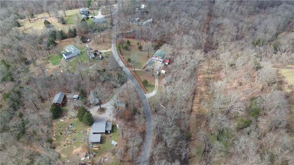 587 Pine Tree Dr, Pineville, MO 64856