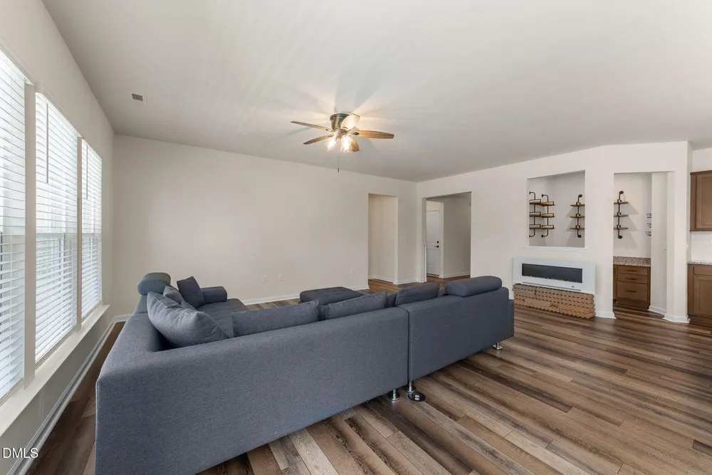3735 Autumn Creek Dr, Fuquay-Varina, NC 27526