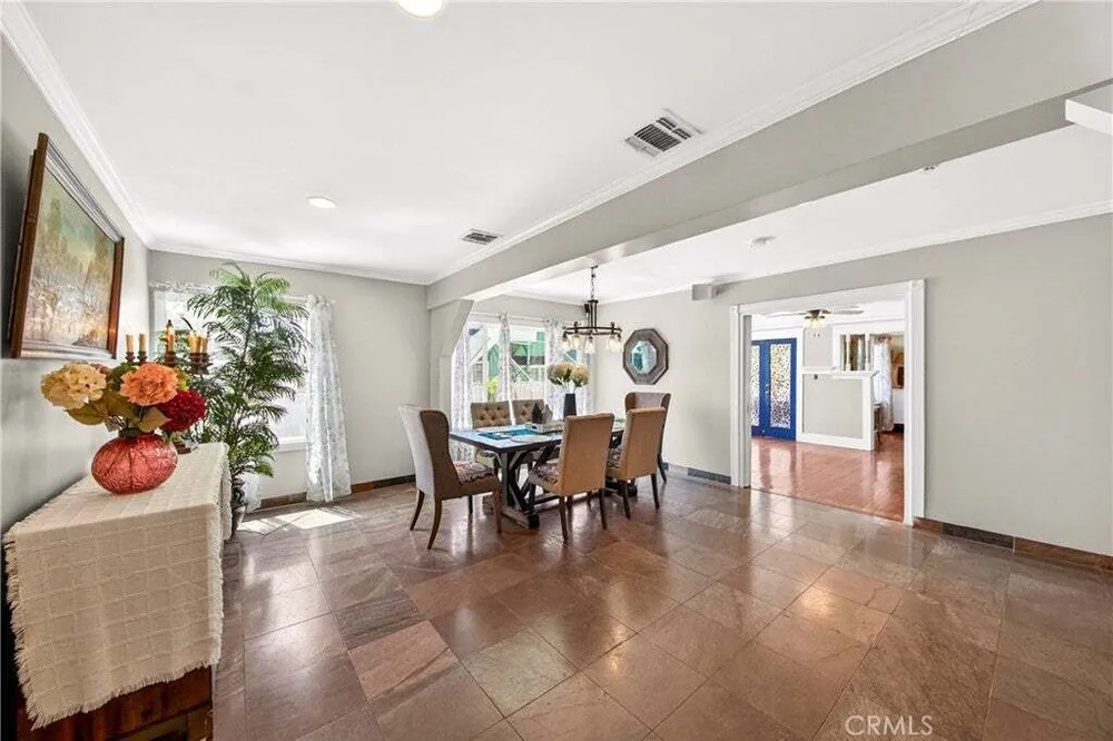 790 N El Molino Ave, Pasadena, CA 91104