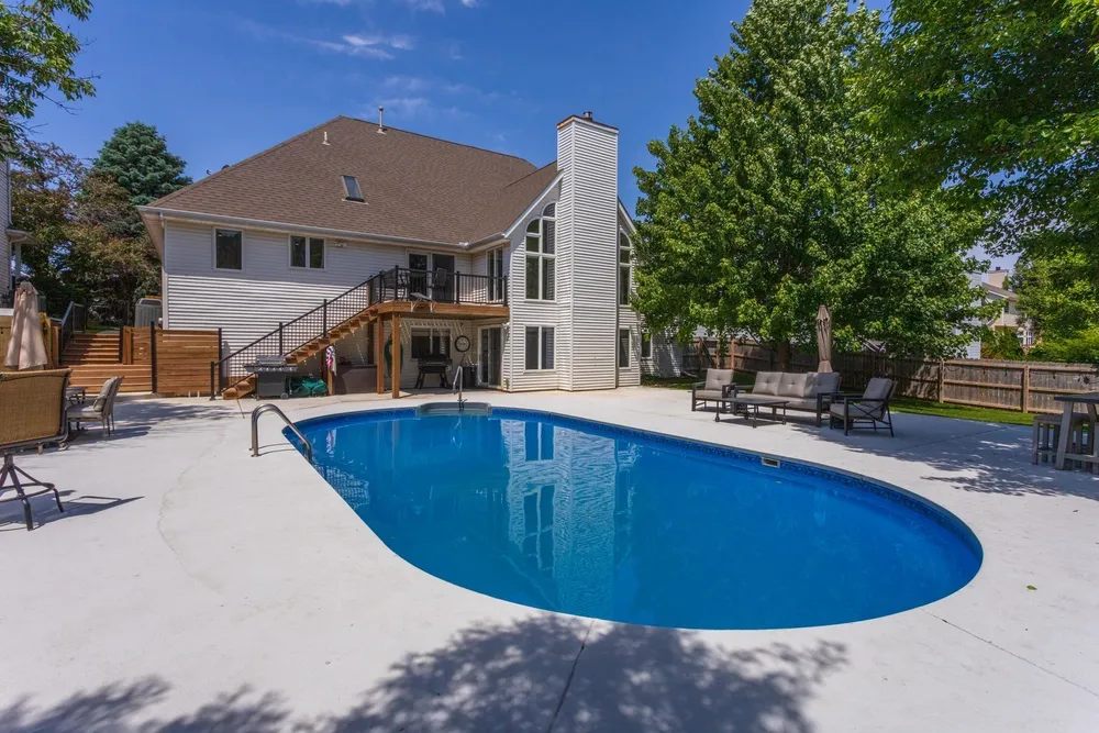 9 RED STONE COURT, Bloomington, IL 61704
