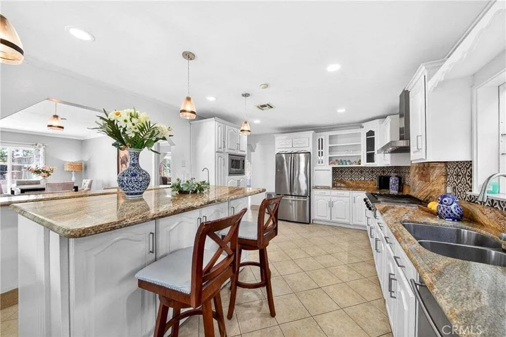 790 N El Molino Ave, Pasadena, CA 91104