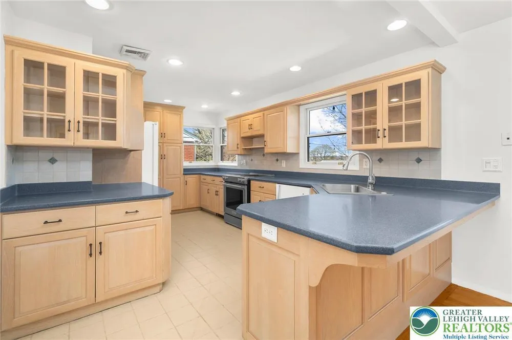 359 W Milton St, Easton, PA 18042