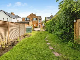 Cores End Road, Bourne End thumb 3