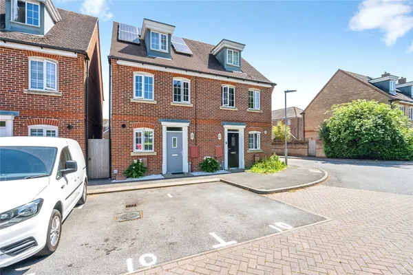 Neville Duke Way, CHICHESTER, West Su...