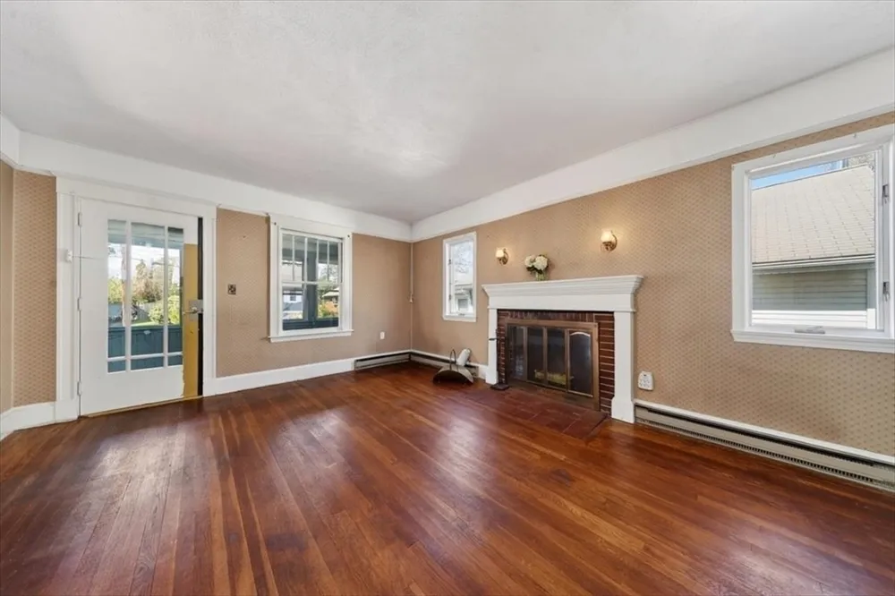 19 Lochmere Ave, Weymouth, MA 02191