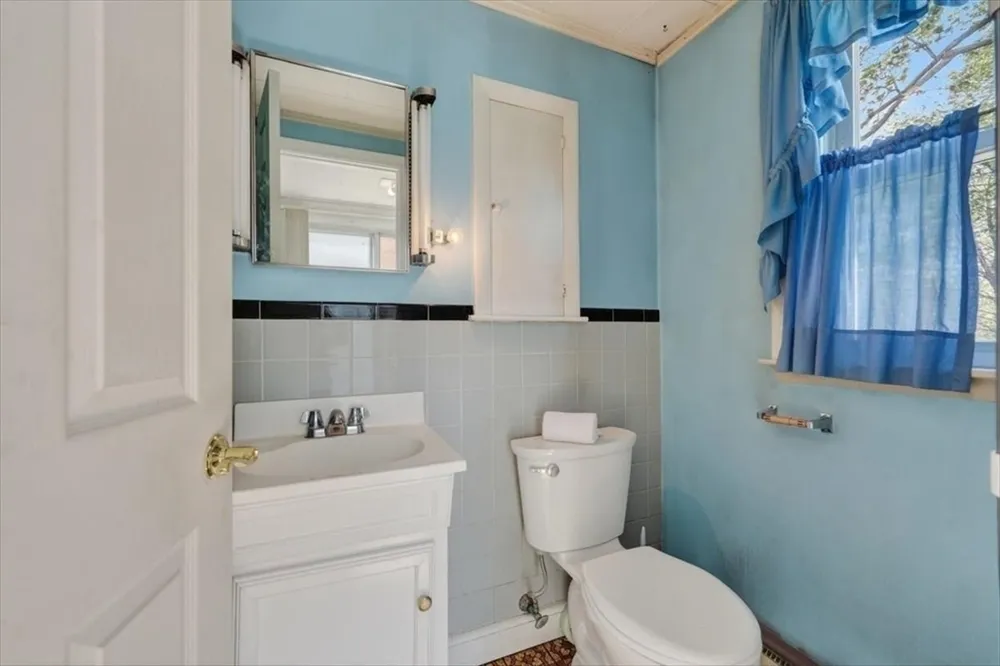 19 Lochmere Ave, Weymouth, MA 02191