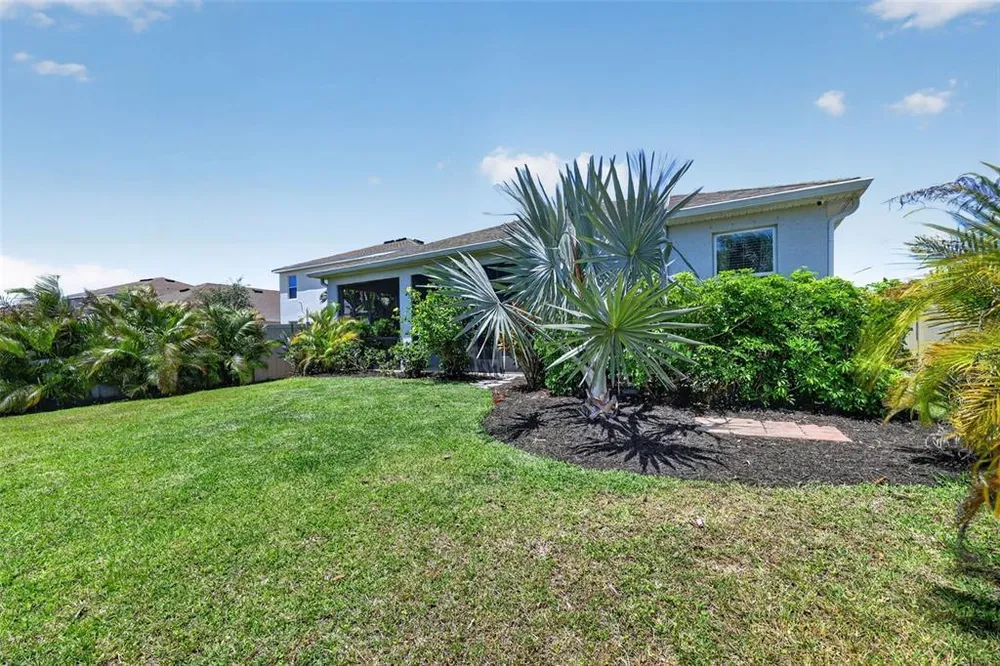 5667 Woodland Sage Dr, Sarasota, FL 34238-3518