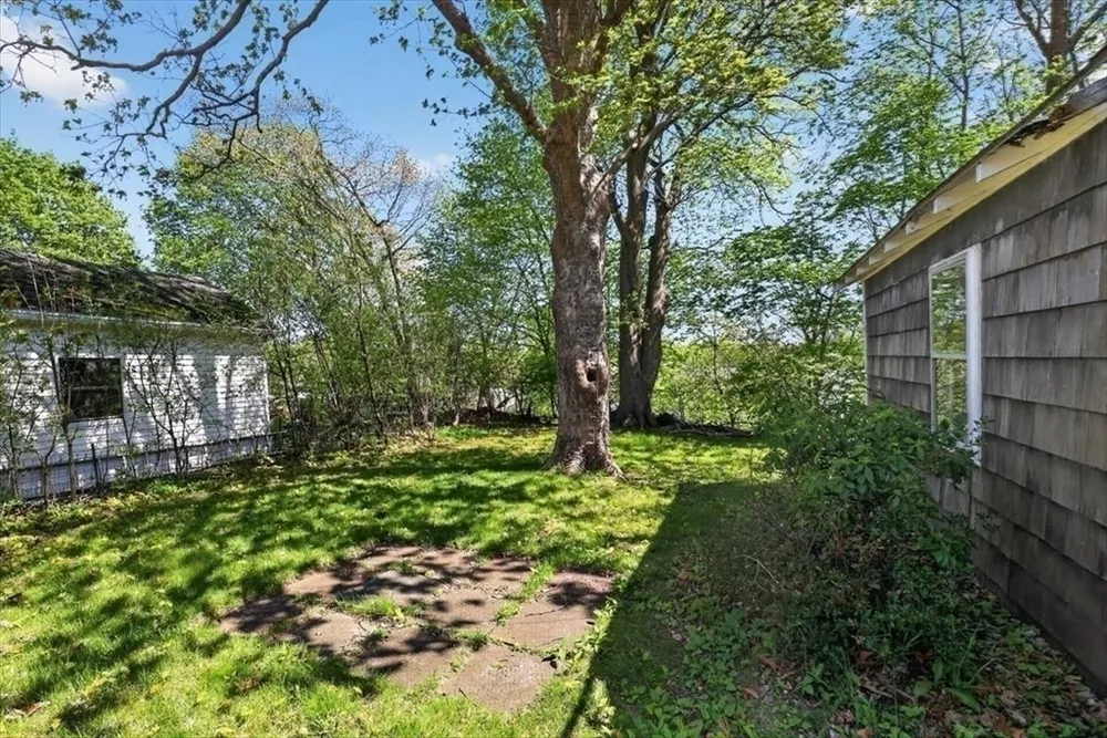 19 Lochmere Ave, Weymouth, MA 02191