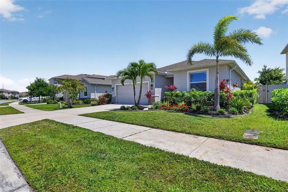 5667 Woodland Sage Dr, Sarasota, FL 34238-3518