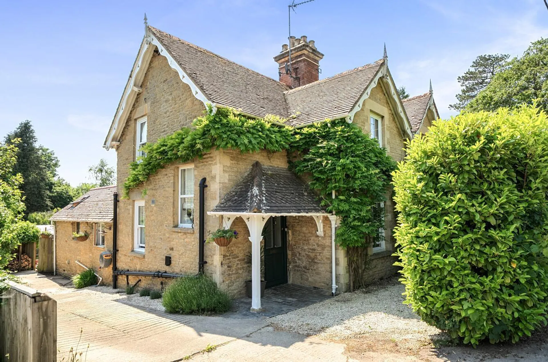 Property photo top 0