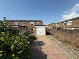 Hampden Road, Stoke Mandeville, Aylesbury photo