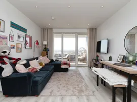 Kings Hill, Barking thumb 2