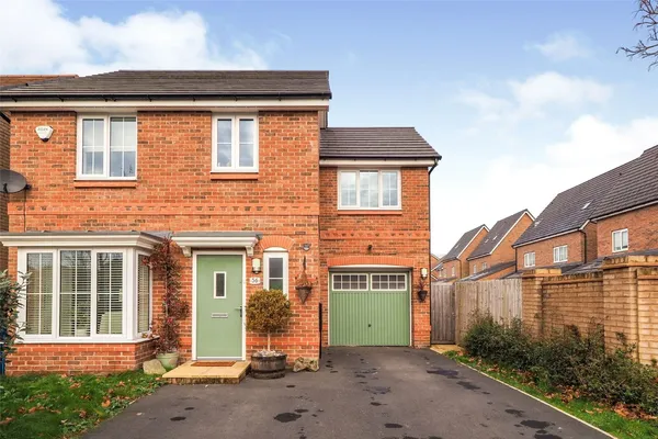 Thorne Crescent, MANCHESTER, Lancashi...