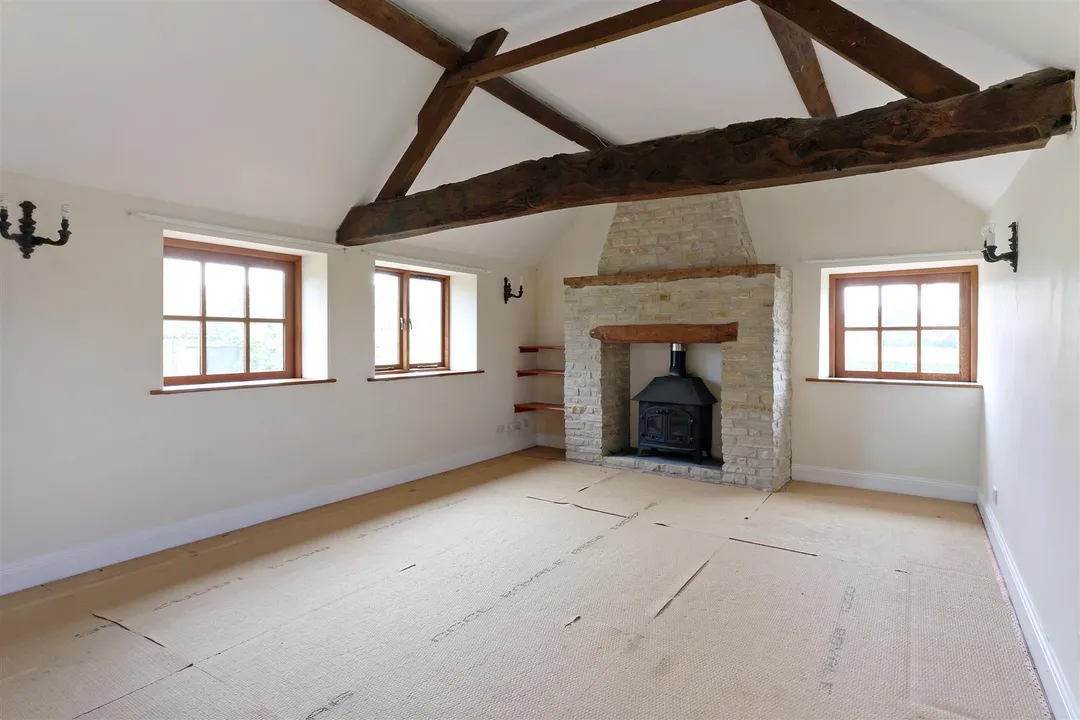 https://mr0.homeflow-assets.co.uk/files/photo/image/47415/9136/_x_/46LauEK7fEiCp1GoEDYc9g.jpg