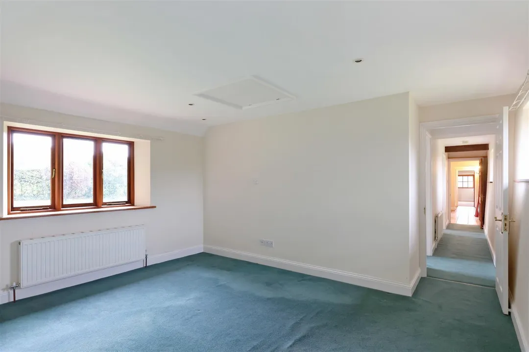 https://mr0.homeflow-assets.co.uk/files/photo/image/47415/9148/_x_/zTTqluL6q0mlCugRB3zqug.jpg