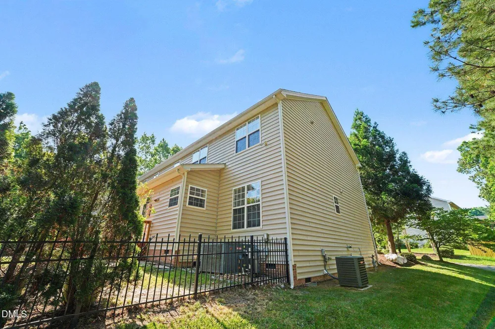216 Chieftain Dr, Holly Springs, NC 27540-4711