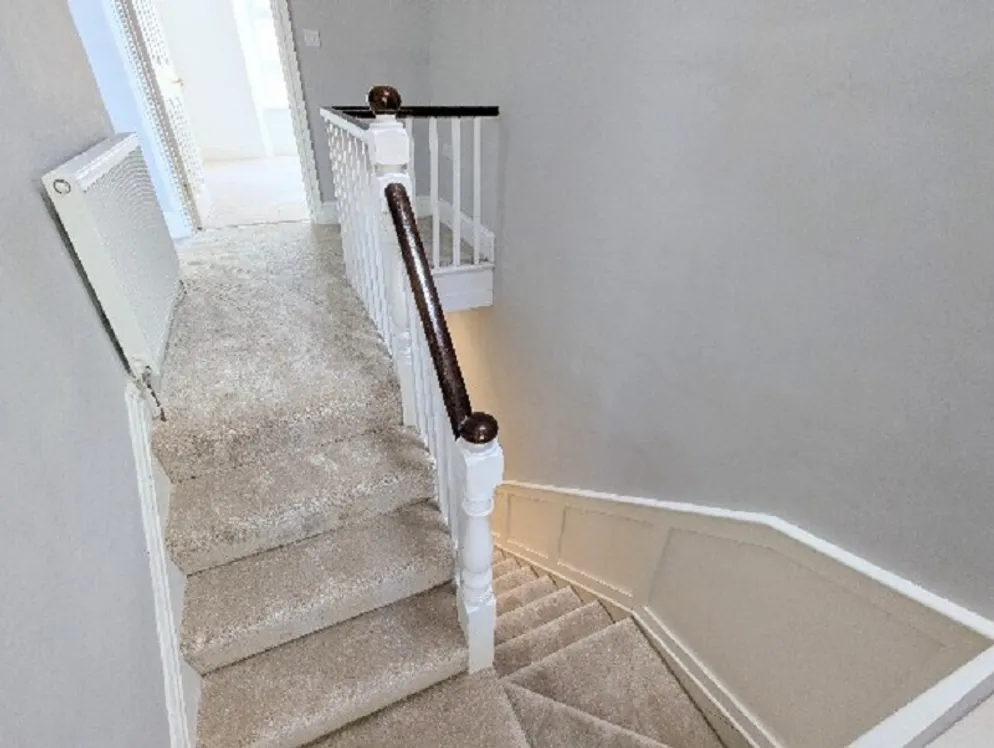 Property carousel item 13