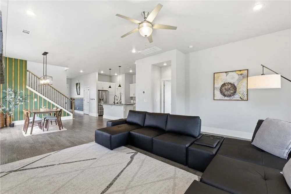1413 Cannon Ln, Cave Springs, AR 72718