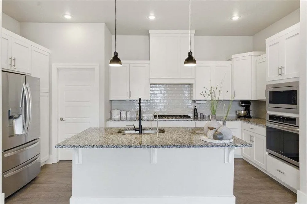1413 Cannon Ln, Cave Springs, AR 72718