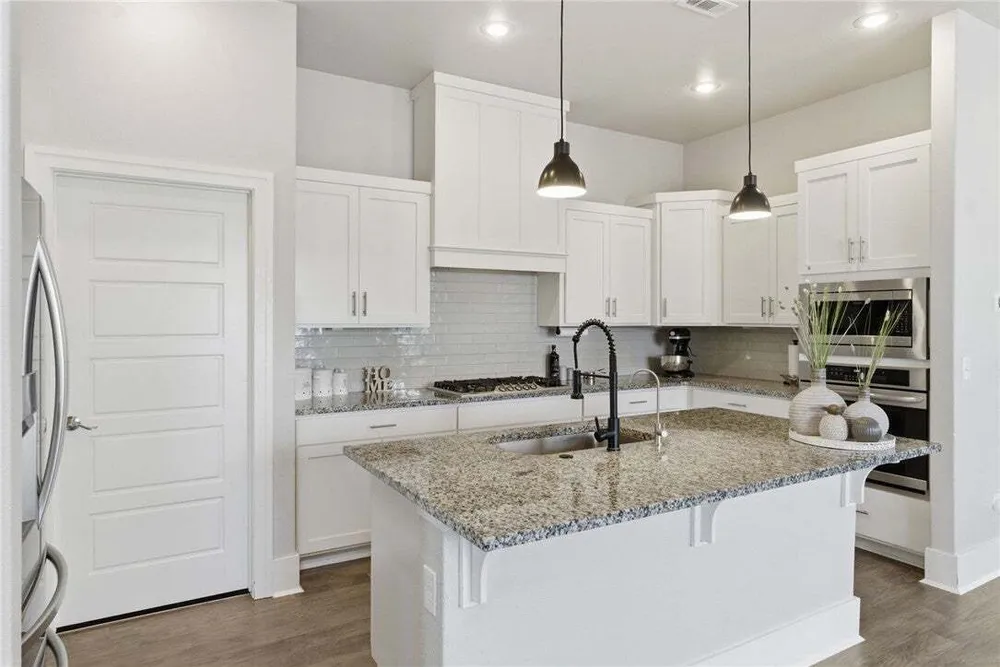 1413 Cannon Ln, Cave Springs, AR 72718
