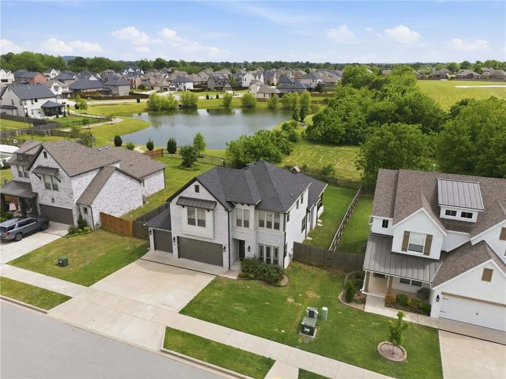 1413 Cannon Ln, Cave Springs, AR 72718