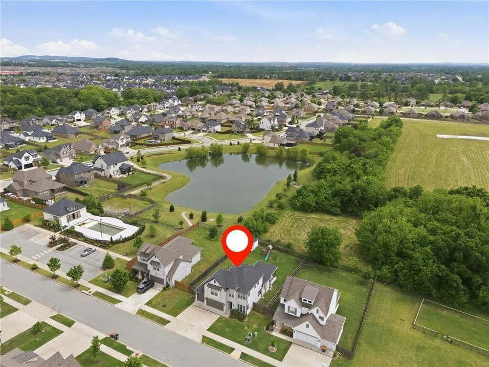 1413 Cannon Ln, Cave Springs, AR 72718