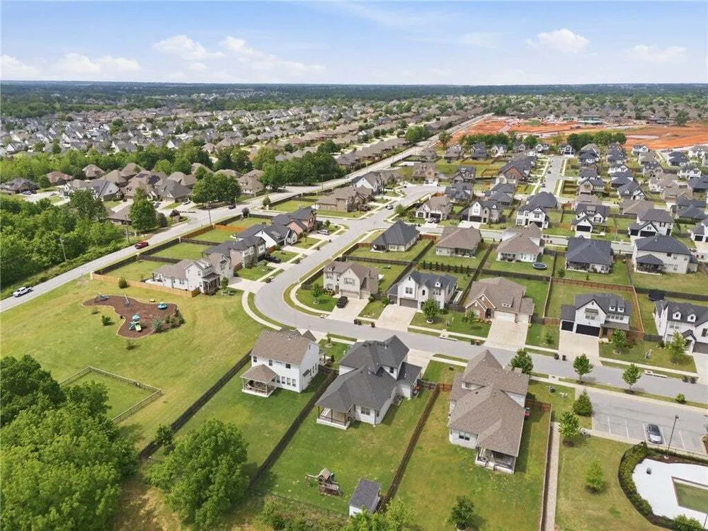 1413 Cannon Ln, Cave Springs, AR 72718