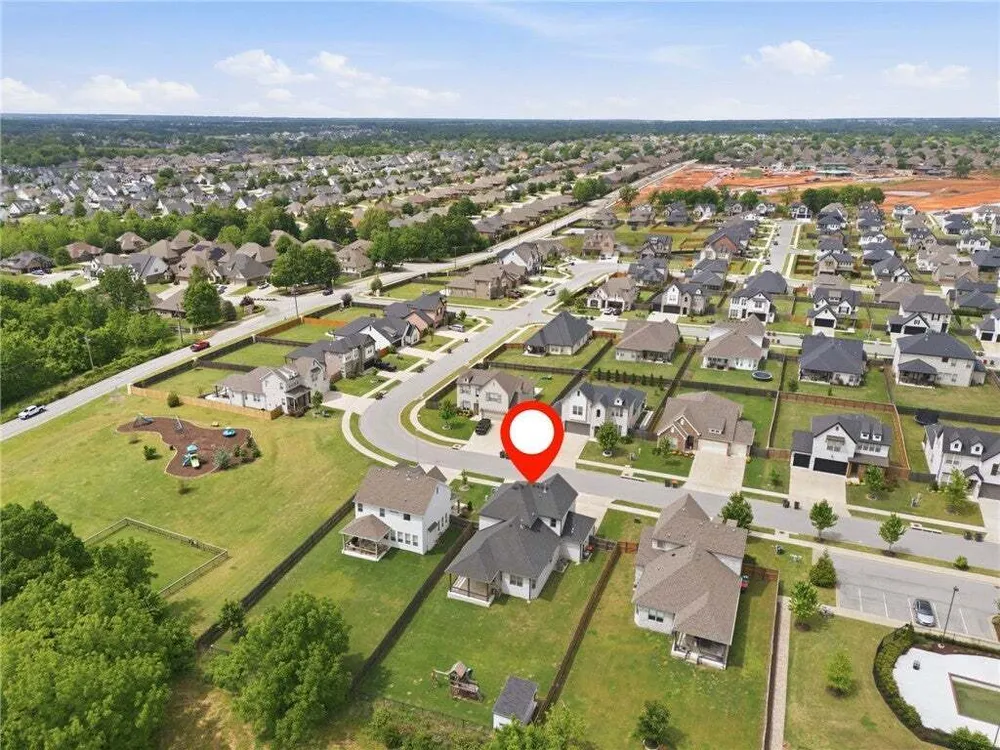 1413 Cannon Ln, Cave Springs, AR 72718