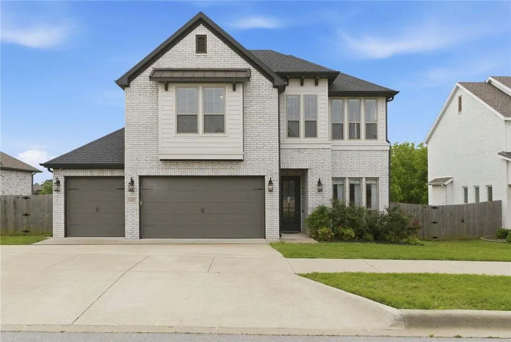 1413 Cannon Ln, Cave Springs, AR 72718