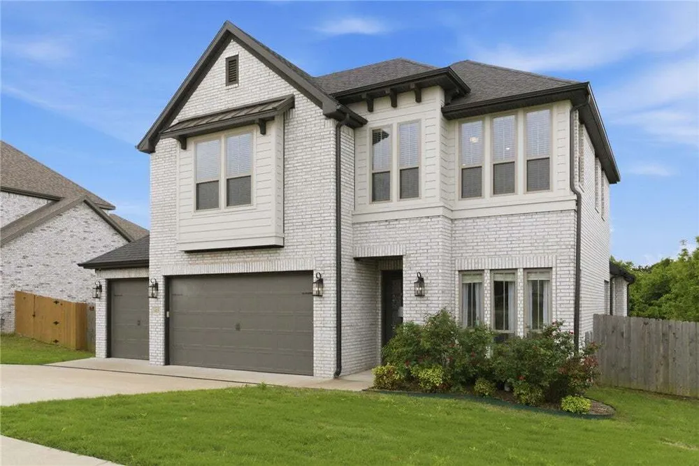 1413 Cannon Ln, Cave Springs, AR 72718