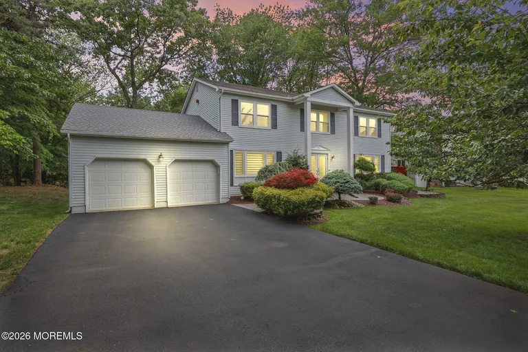 42 Palomino Drive, Manalapan, NJ 07726
