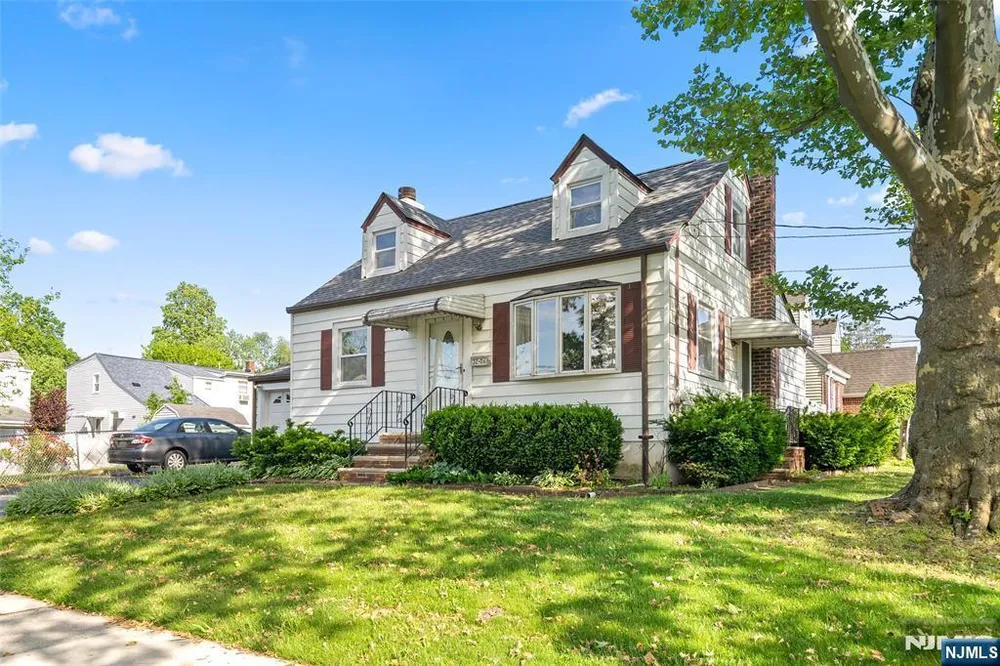 32-06 Rosalie St, Fair Lawn, NJ 07410