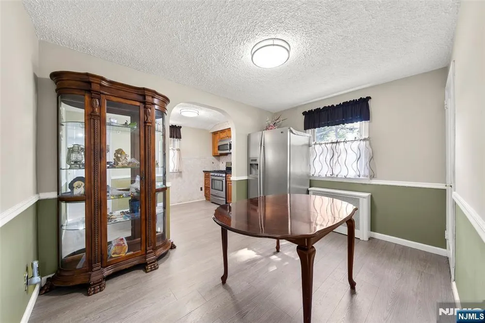 32-06 Rosalie St, Fair Lawn, NJ 07410