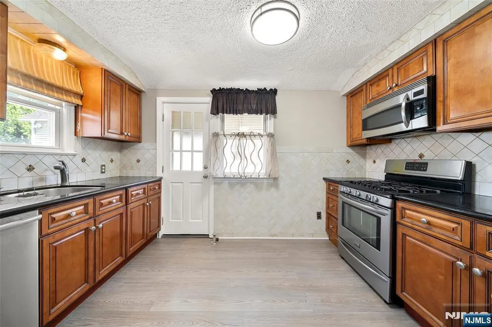 32-06 Rosalie St, Fair Lawn, NJ 07410