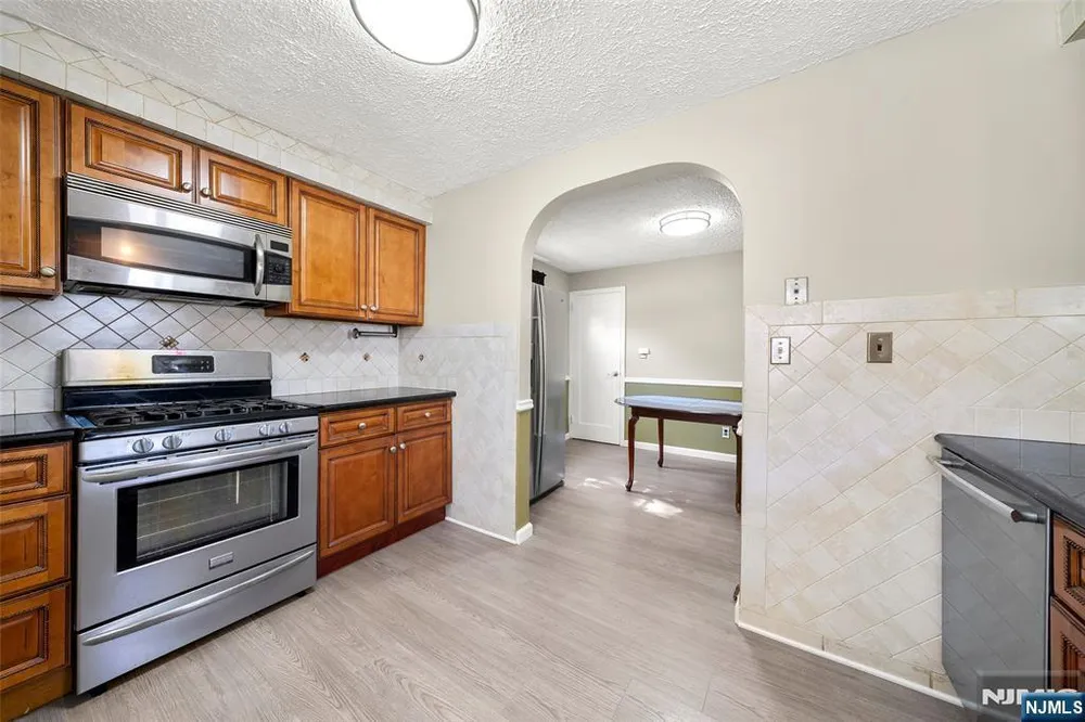 32-06 Rosalie St, Fair Lawn, NJ 07410