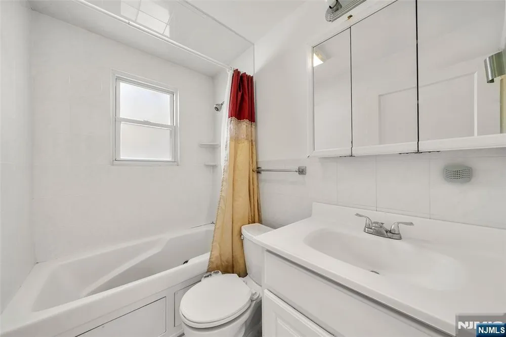 32-06 Rosalie St, Fair Lawn, NJ 07410