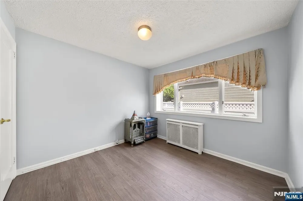 32-06 Rosalie St, Fair Lawn, NJ 07410