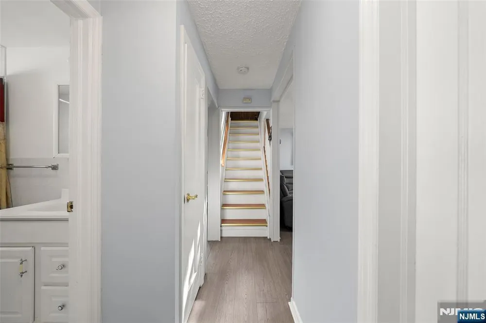32-06 Rosalie St, Fair Lawn, NJ 07410